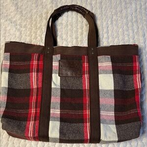 Abercrombie & Fitch is a great bag to have!